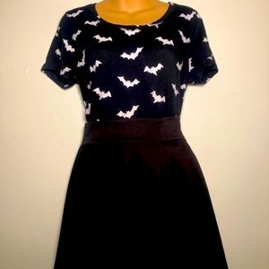 Casual black tee with bats